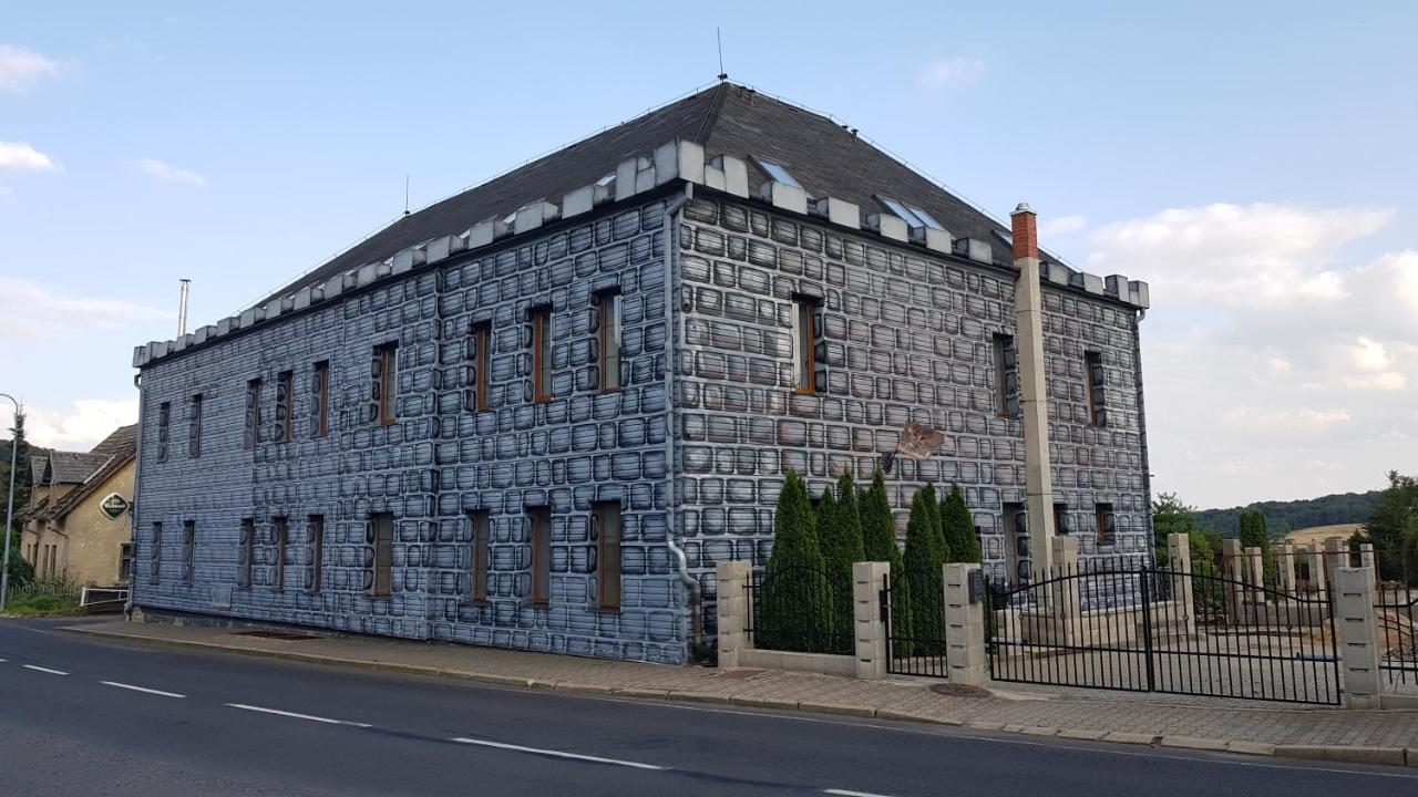 Hotel Camelot Tisá 외부 사진