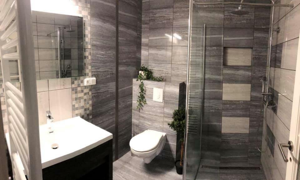 Hotel Camelot Tisá 외부 사진